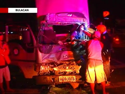 2 sakay ng naaksidenteng transport truck, tinulungan ng UNTV News and Rescue at Bulacan PDRRMC