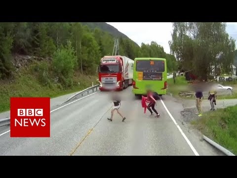 Dashcam captures truck’s shut to race over with child in Norway – BBC Recordsdata