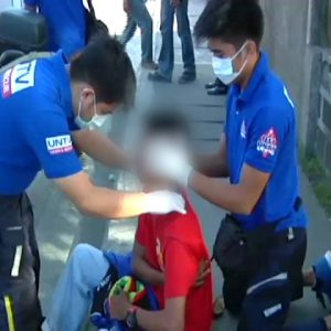 Sugatang driver ng motorsiklo na naaksidente sa Bulacan, tinulungan ng UNTV News & Rescue