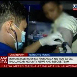 Bike rider na nabangga ng taxi sa Quezon City,  tinulungan ng UNTV Data and Rescue team of workers