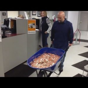Man Will pay Nearly $3,000 Invoice The spend of A Wheelbarrow Stout Of Pennies