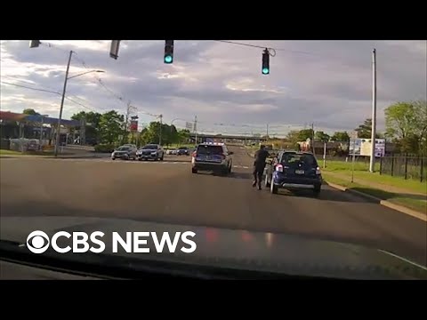 Officer sprints to dwell vehicle after driver suffers clinical episode