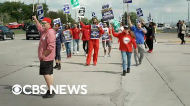Automakers, union leaders resume negotiations amid historic strike