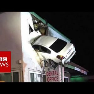 Dashcam captures a Automobile crashes into constructing in California – BBC Files