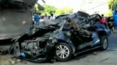 Fetch out about: Couple continue to exist dramatic automobile rupture