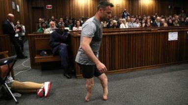 Oscar Pistorius Gets rid of Prosthetic Legs in Court