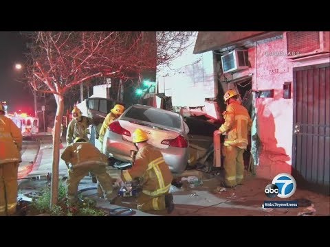 2 silly after vehicle slams into duplex in Sunland I ABC7