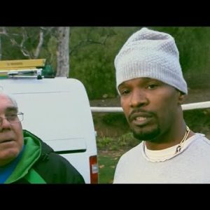 Jamie Foxx rescues driver from burning automobile