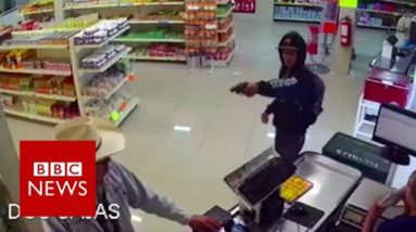 Moment mexican ‘cowboy’ stopped armed theft – BBC News