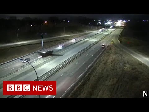 Airplane makes emergency touchdown on US twin carriageway – BBC News
