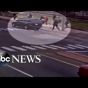 Unbelievable video captures hero cop stopping driverless SUV from hitting kids l ABC News