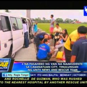 4 pasahero ng van na naaksidente sa Cabanatuan City, tinulungan ng UNTV Info & Rescue