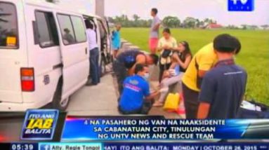 4 pasahero ng van na naaksidente sa Cabanatuan City, tinulungan ng UNTV Info & Rescue