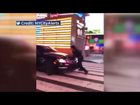 Driver strikes NYPD officer in Times Sq.