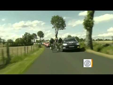 Tour de France riders clipped by files automobile