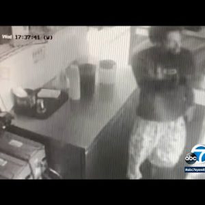 Armed man demands food from Roscoe’s | ABC7