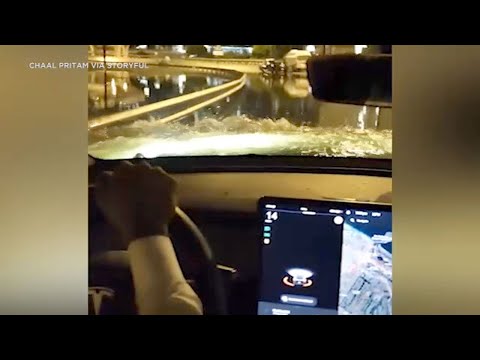 Tesla cuts thru flood waters in Dubai whereas other vehicles got caught