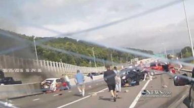 Big Automobile Pileup, Dramatic Rescue Caught on Dashcam