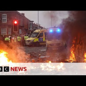 UK police officers injured in Southport insurrection after three girls killed in knife assault | BBC News