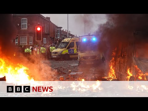 UK police officers injured in Southport insurrection after three girls killed in knife assault | BBC News