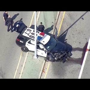 3 anxiousness in Mid-City atomize appealing LAPD cruiser, civilian automotive