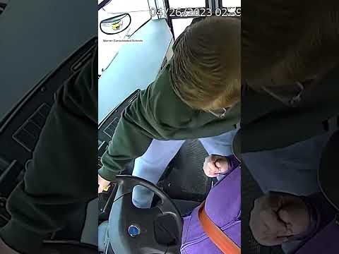 seventh grader jumps into action to place bus driver and fellow college students | ABC News