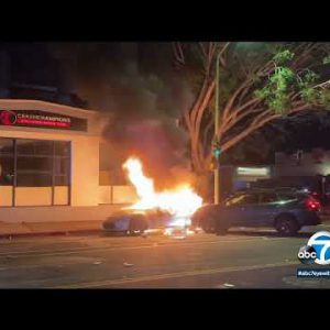 Automobile goes up in flames while dozens of other vehicles support up visitors after Oakland twin carriageway takeover