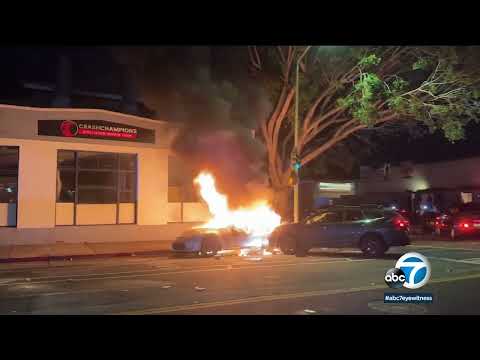 Automobile goes up in flames while dozens of other vehicles support up visitors after Oakland twin carriageway takeover