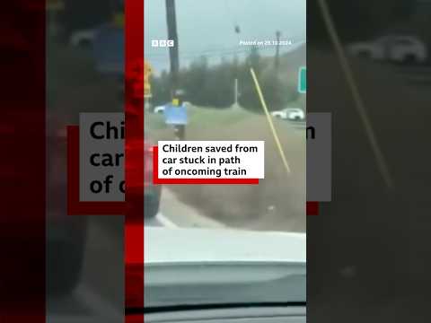 Two young other folks saved from vehicle caught in course of oncoming dispute. #Prepare #US #BBCNews