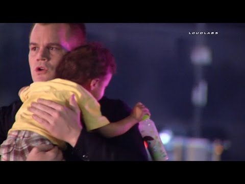 Look Police Officer Comfort Child After His Mother Left Him at Fracture Scene