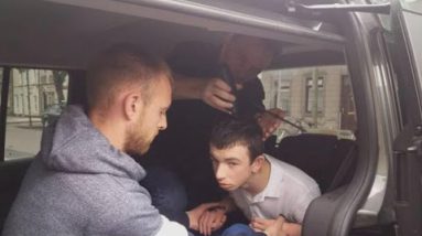 Barber Gave Teen With Autism Haircut in Car to Assist Him Of direction feel Get